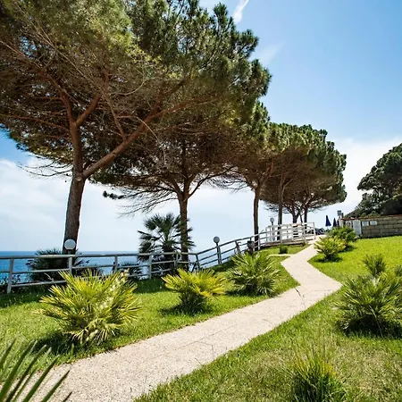 Reale Ξενοδοχείο με διαμερίσματα 4*