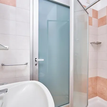 Ξενοδοχείο με διαμερίσματα Reale 4*