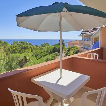 Ξενοδοχείο με διαμερίσματα Reale